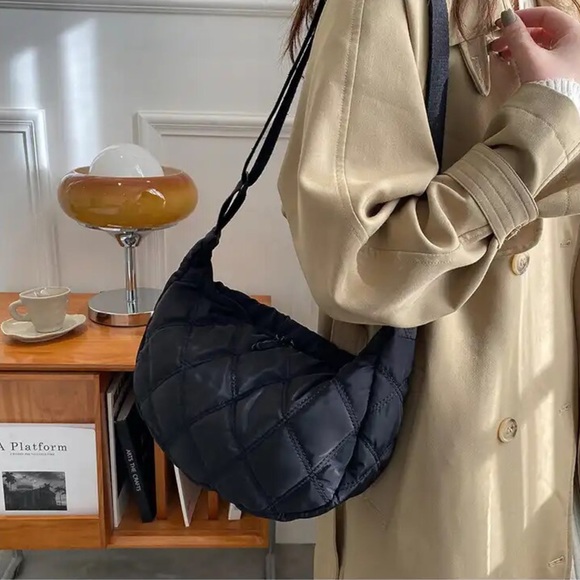 Uniqlo Bags Nwot Nylon Quilted Crossbody Bag In Black Poshmark